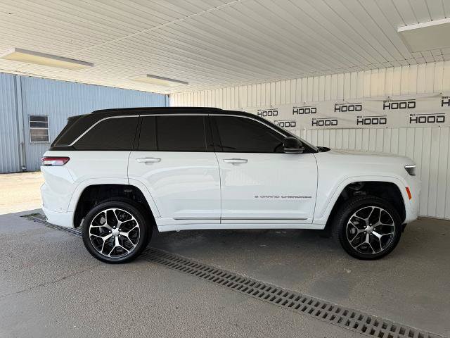 Used 2025 Jeep Grand Cherokee Summit AWD/4WD image 23