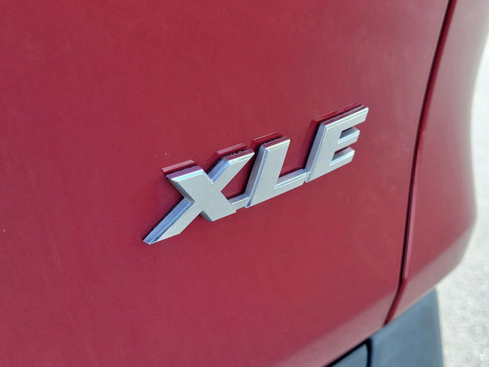 Used 2019 Toyota RAV4 XLE Premium FWD image 7