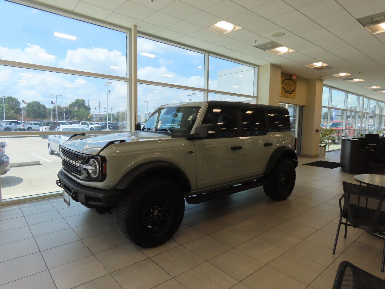Certified 2024 Ford Bronco Wildtrak AWD/4WD image 2