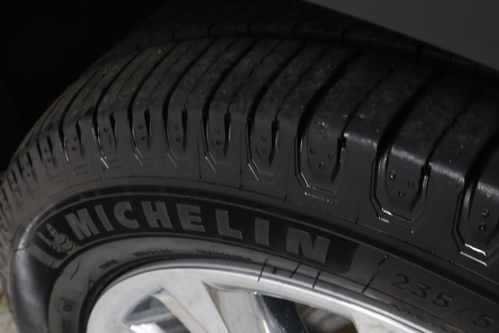 Used 2023 Toyota Highlander Limited image 19