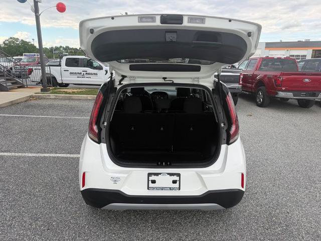 Used 2025 Kia Soul LX w/ LX Technology Package FWD image 9