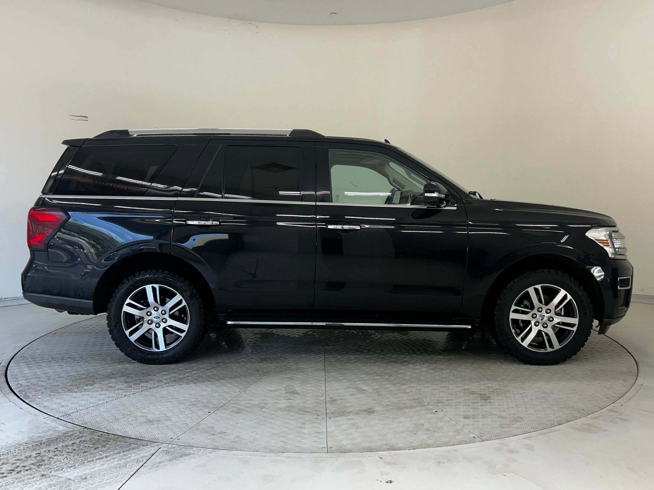 Certified 2023 Ford Expedition Limited image 6