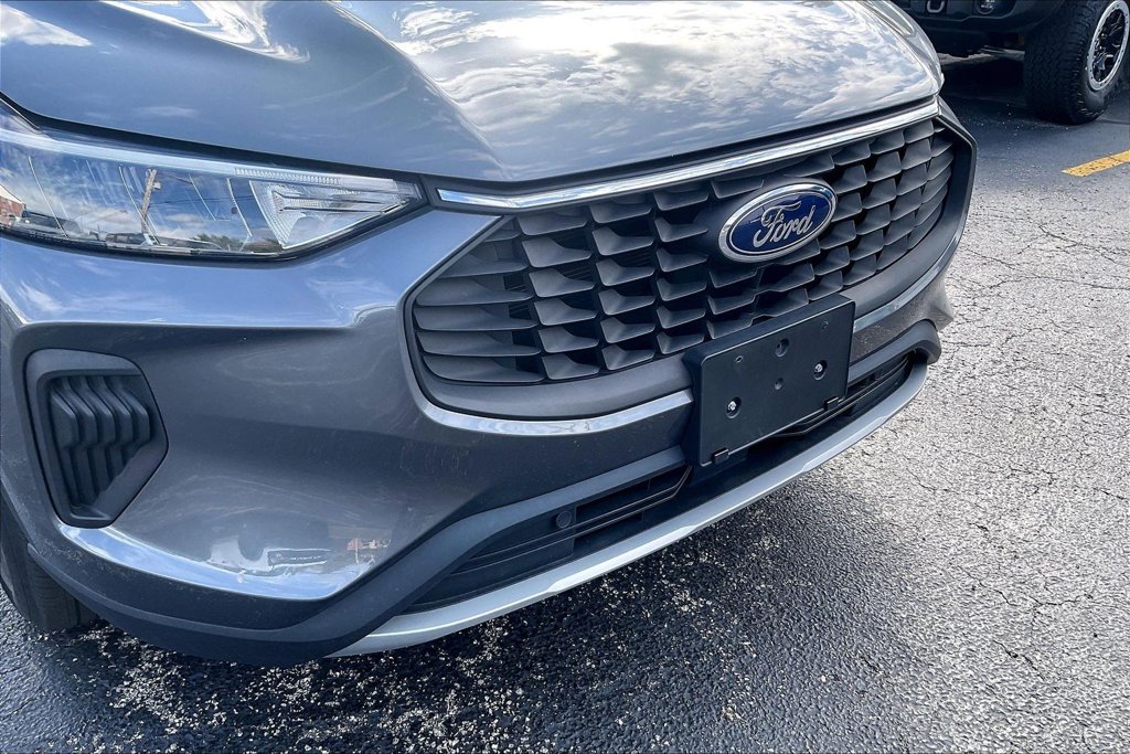 Certified 2023 Ford Escape Active AWD/4WD image 30