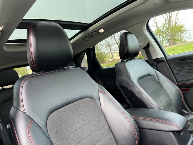 Certified 2022 Ford Escape SEL w/ SEL Stealth AWD Package image 35