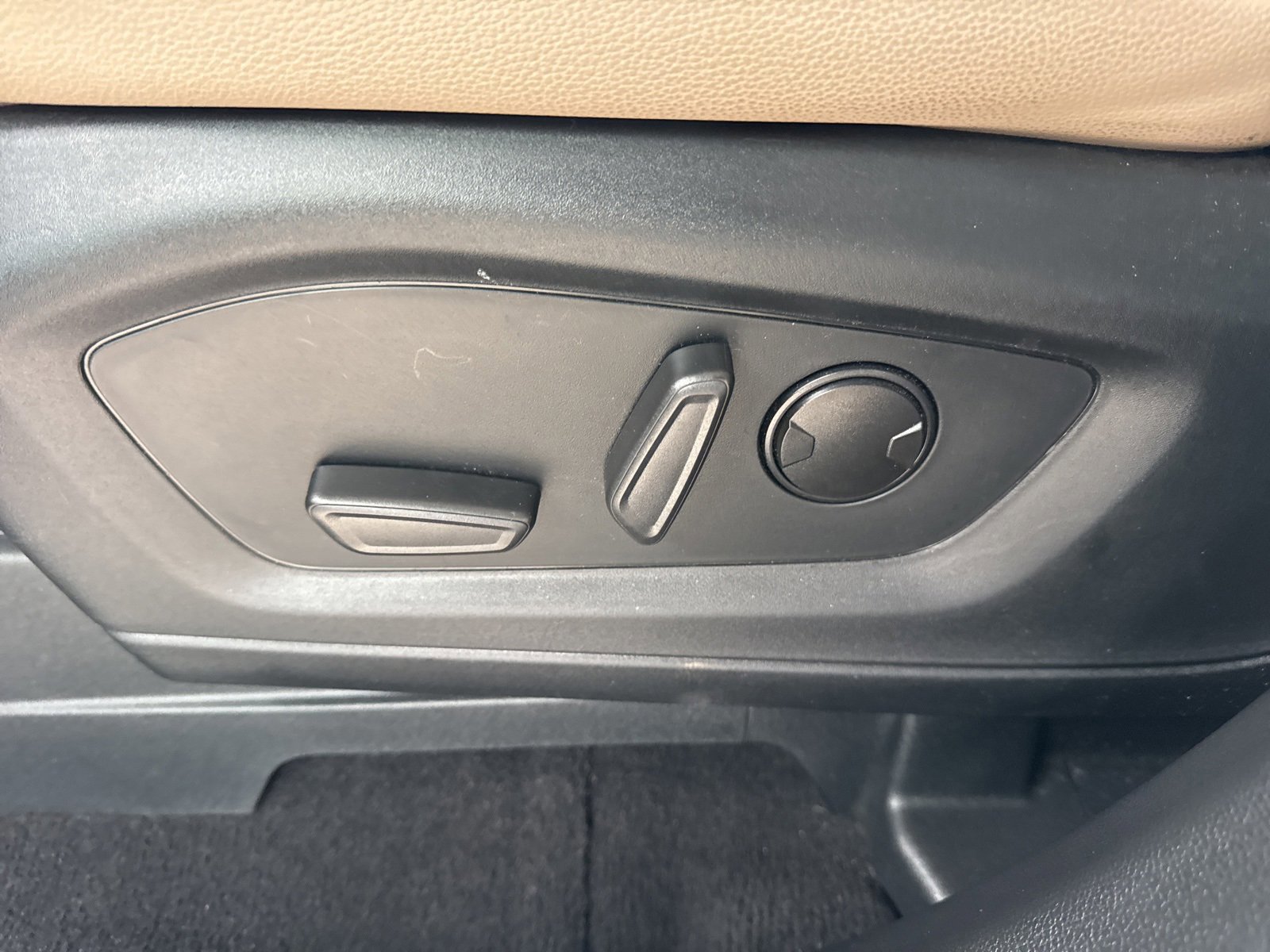 Certified 2023 Ford Explorer Limited w/ Limited Technology Package image 28