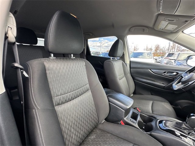 Used 2020 Nissan Rogue SV image 35