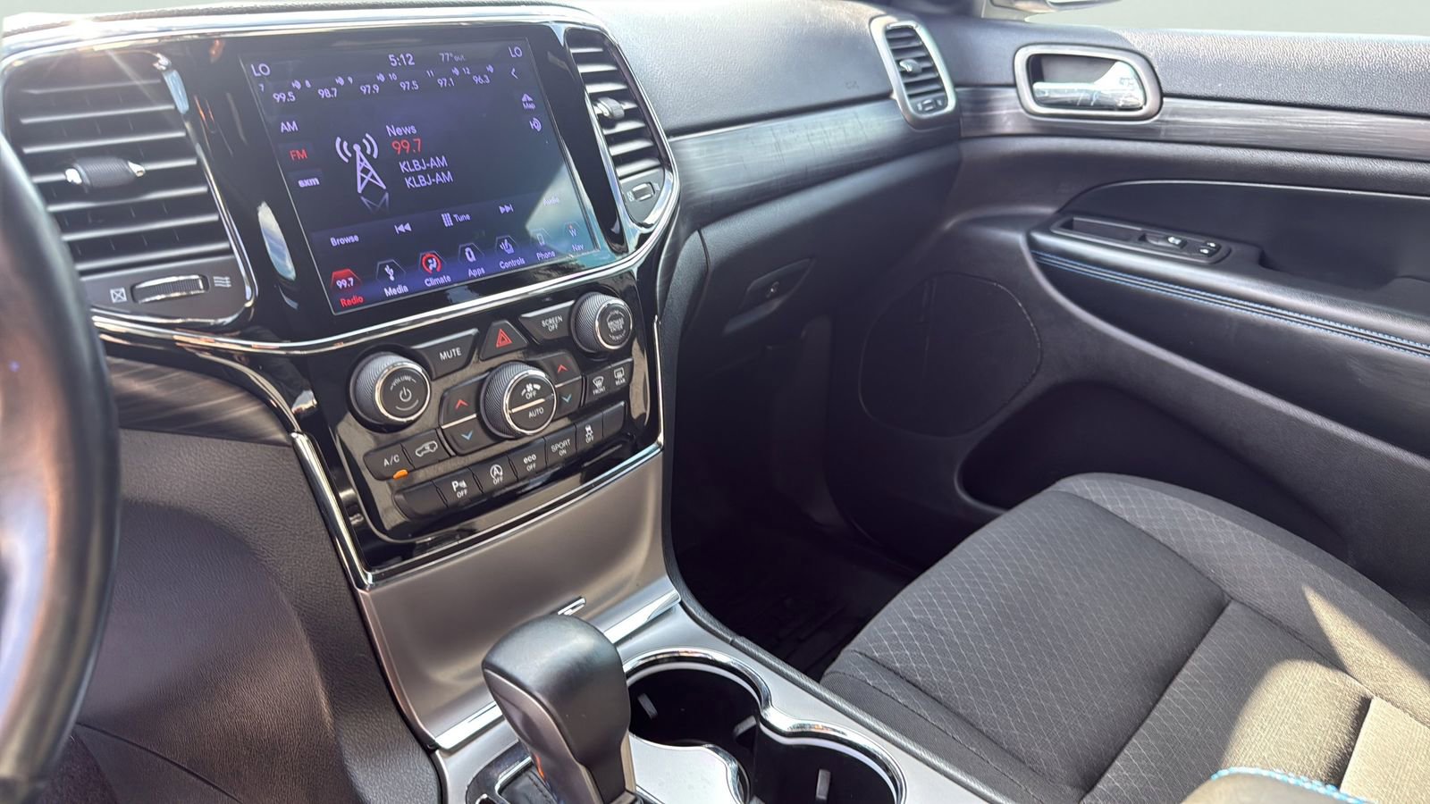 Used 2019 Jeep Grand Cherokee Laredo AWD/4WD image 19