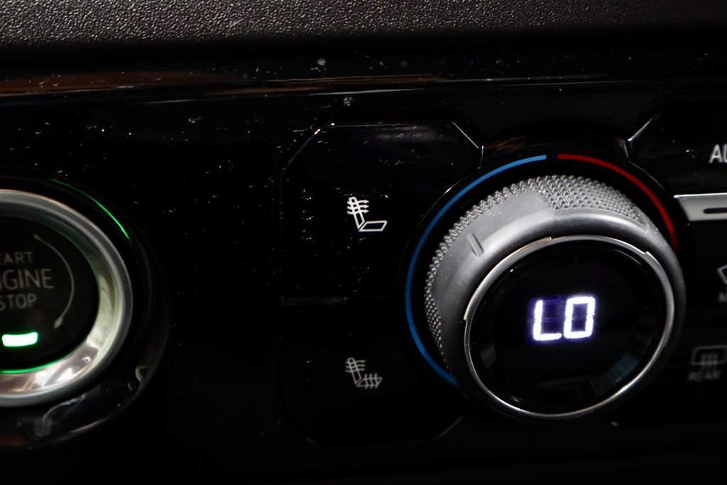 Used 2023 Chevrolet Silverado 1500 LT AWD/4WD image 4