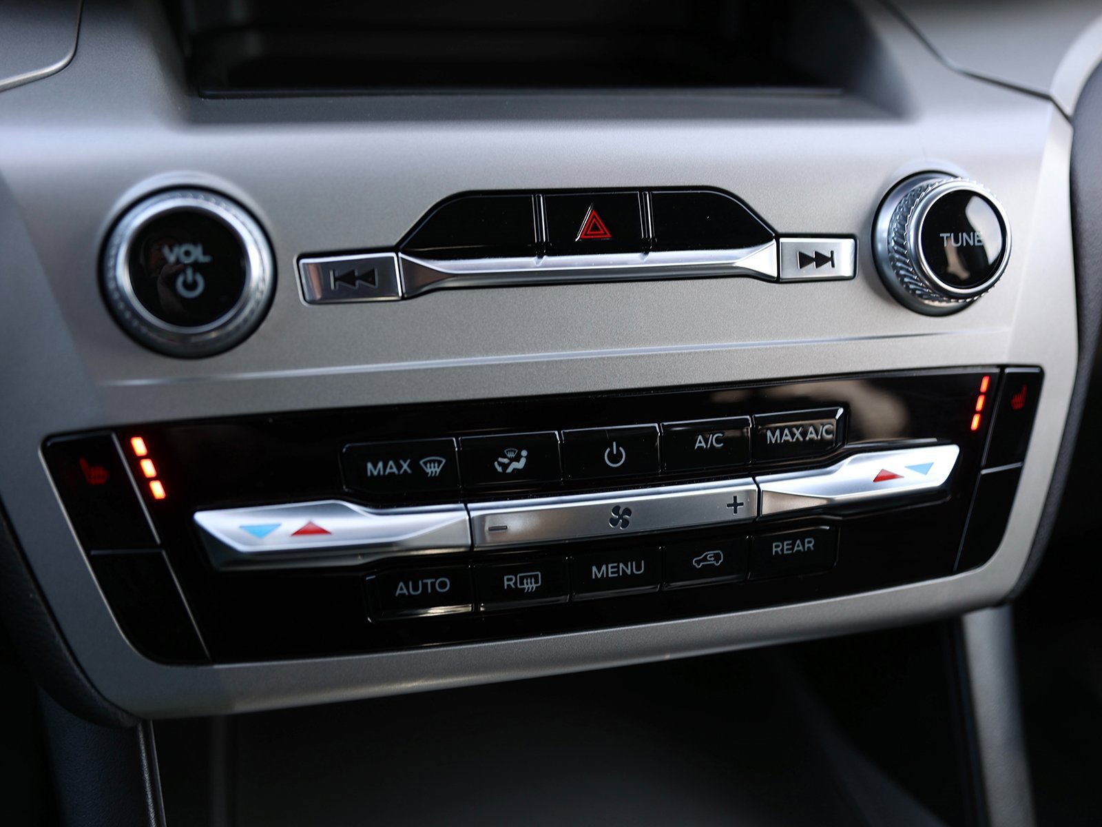 Certified 2022 Ford Explorer XLT image 28