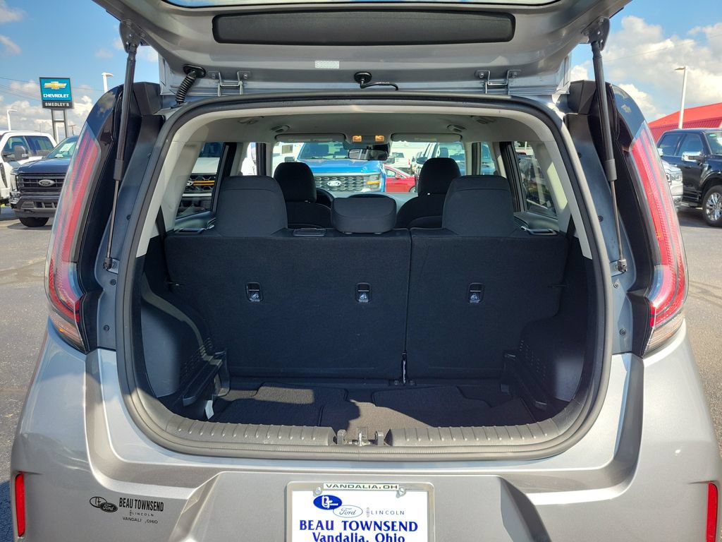 Used 2025 Kia Soul LX w/ LX Technology Package FWD image 10