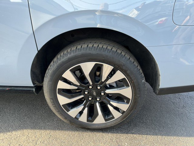 Certified 2025 Ford Expedition Max Platinum w/ Driver's Package image 8