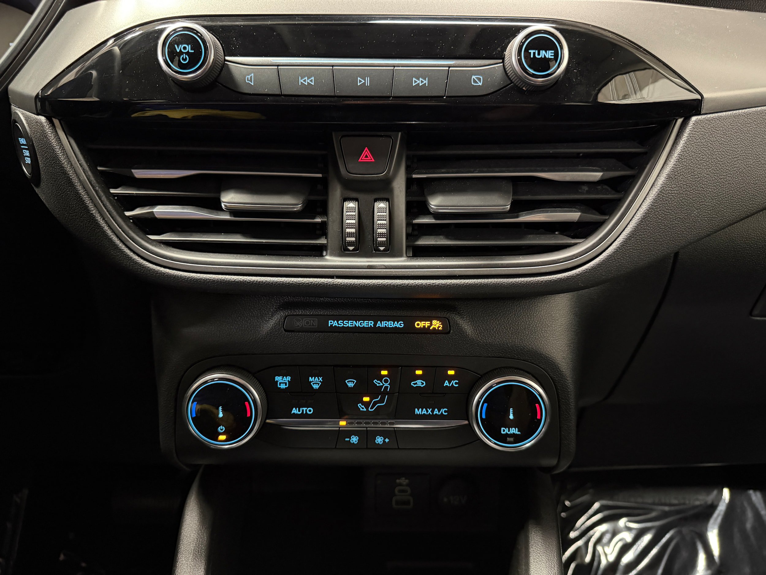 Certified 2025 Ford Escape Active AWD/4WD image 24
