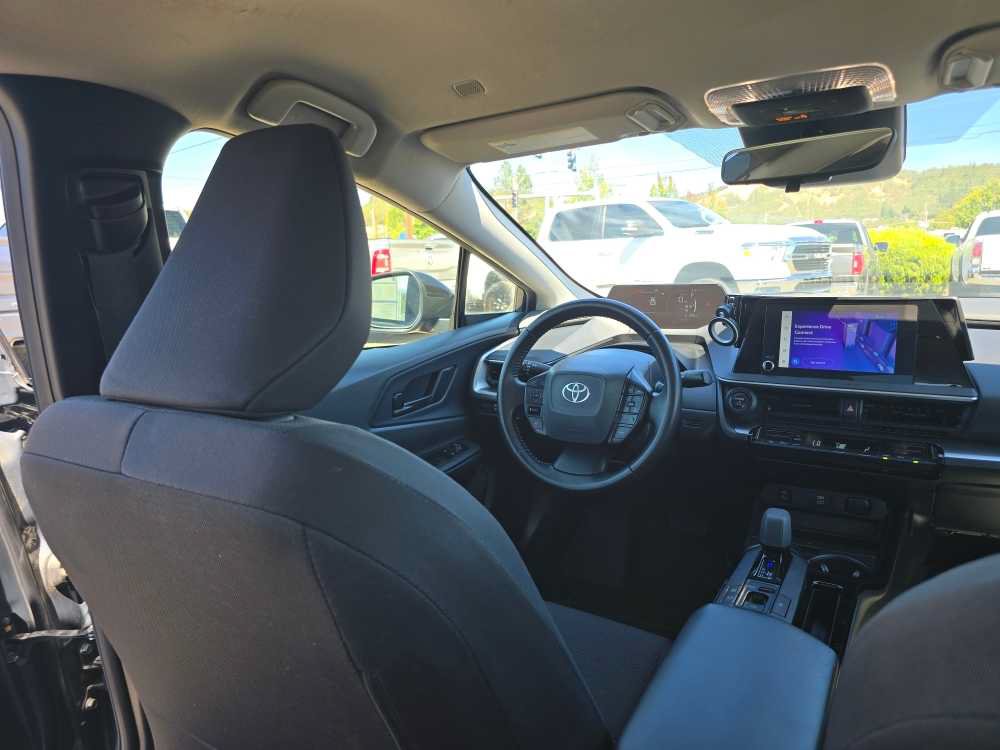 Used 2023 Toyota Prius LE FWD image 10