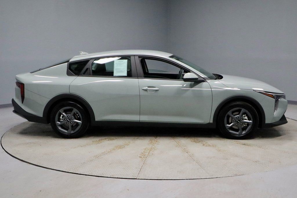 Used 2025 Kia K4 LXS image 6