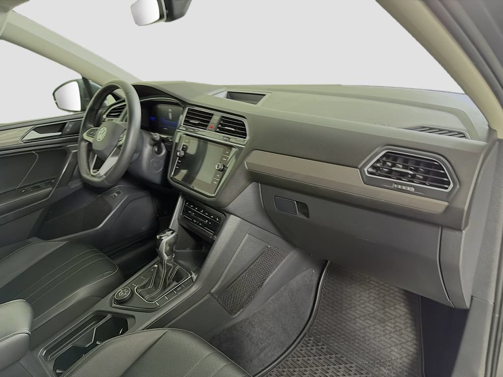 Used 2022 Volkswagen Tiguan SE AWD/4WD image 30