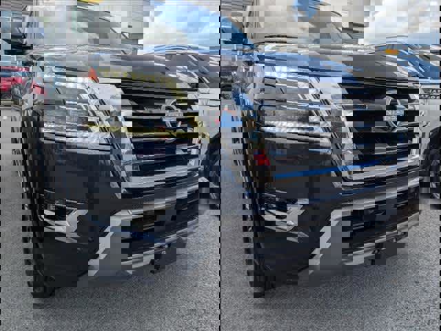 Used 2021 Nissan Armada SL w/ Captain's Chairs Package image 21