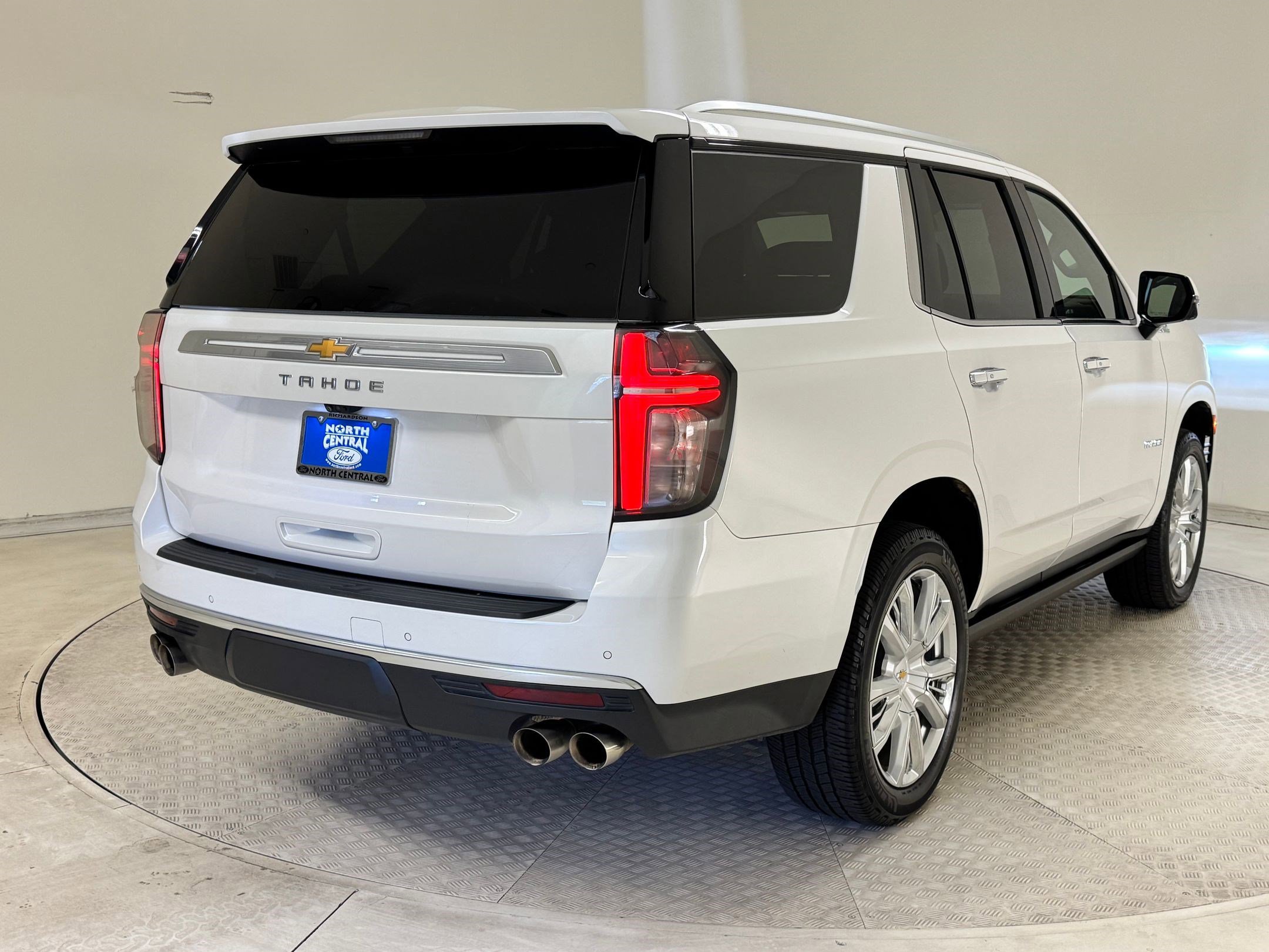 Used 2023 Chevrolet Tahoe High Country image 3