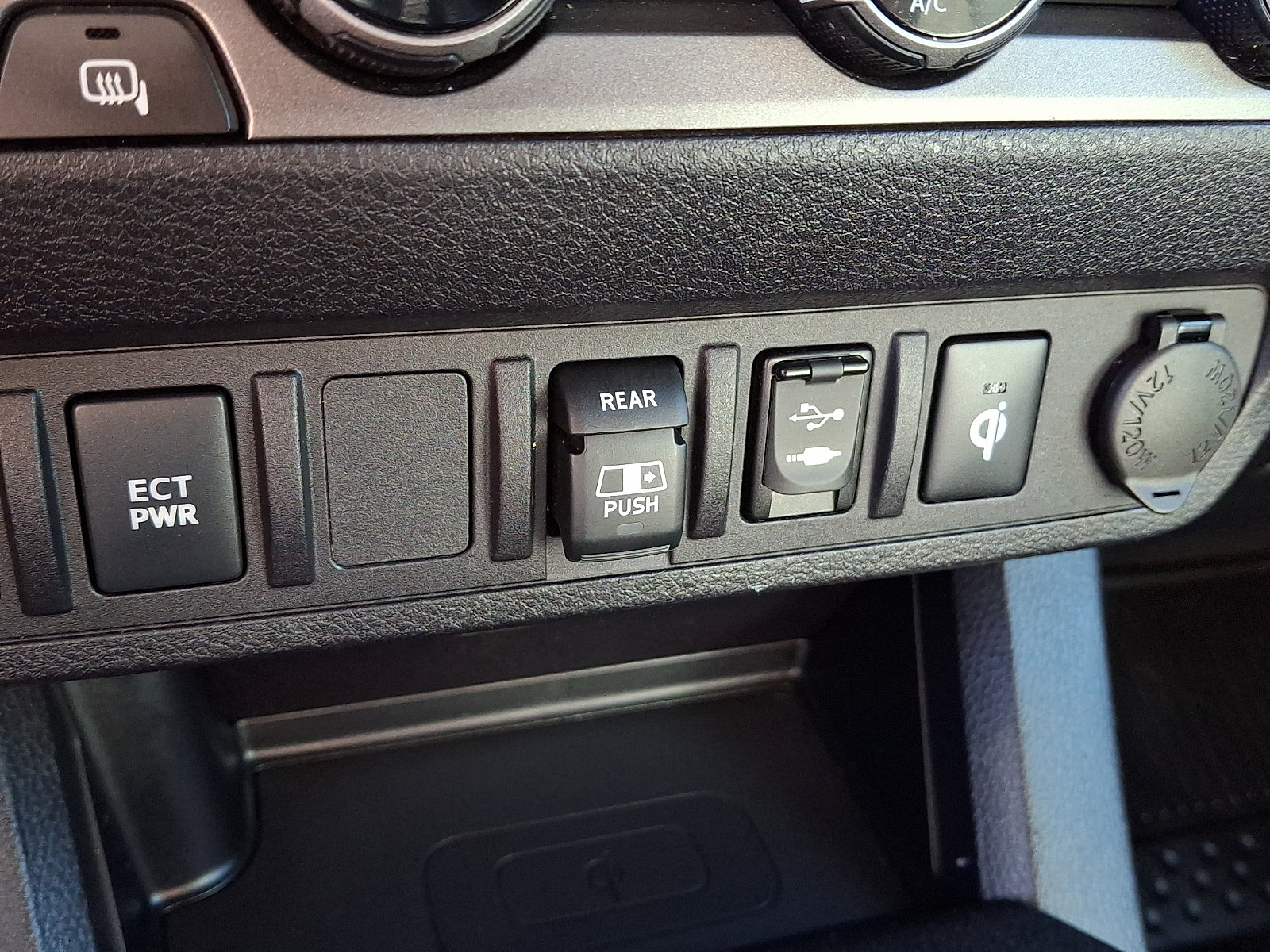 Used 2018 Toyota Tacoma TRD Off-Road AWD/4WD image 26
