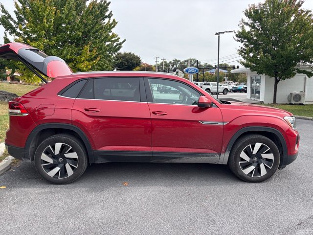 Used 2024 Volkswagen Atlas Cross Sport SE AWD/4WD image 2