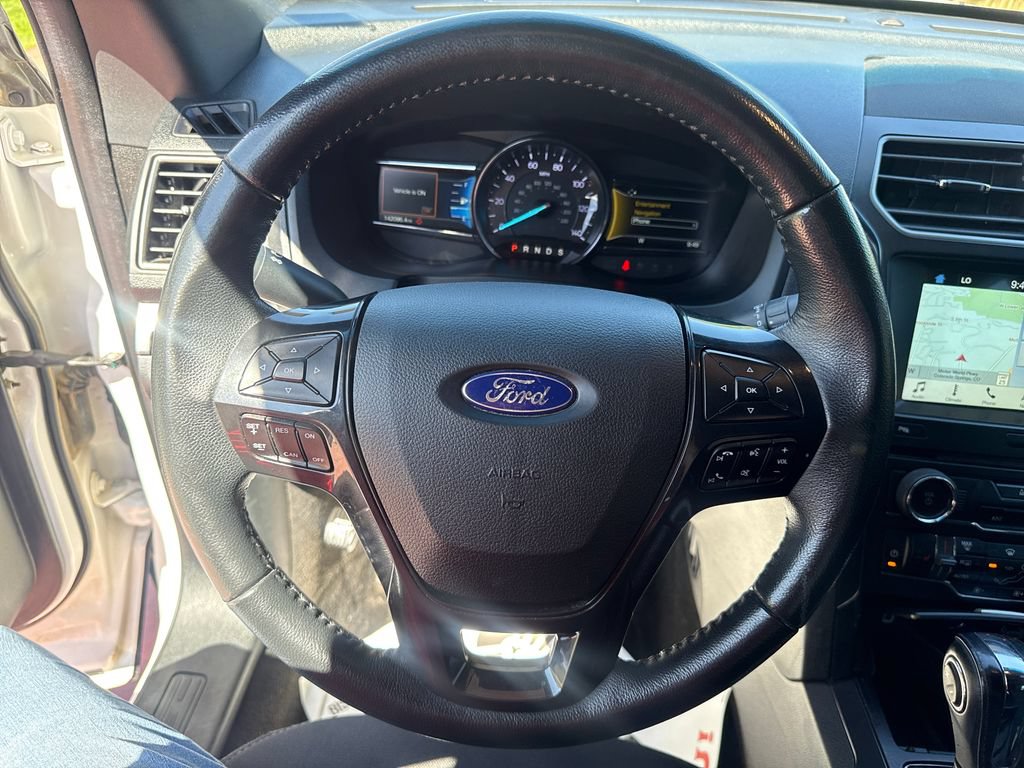 Certified 2018 Ford Explorer XLT w/ Equipment Group 201A AWD/4WD image 15