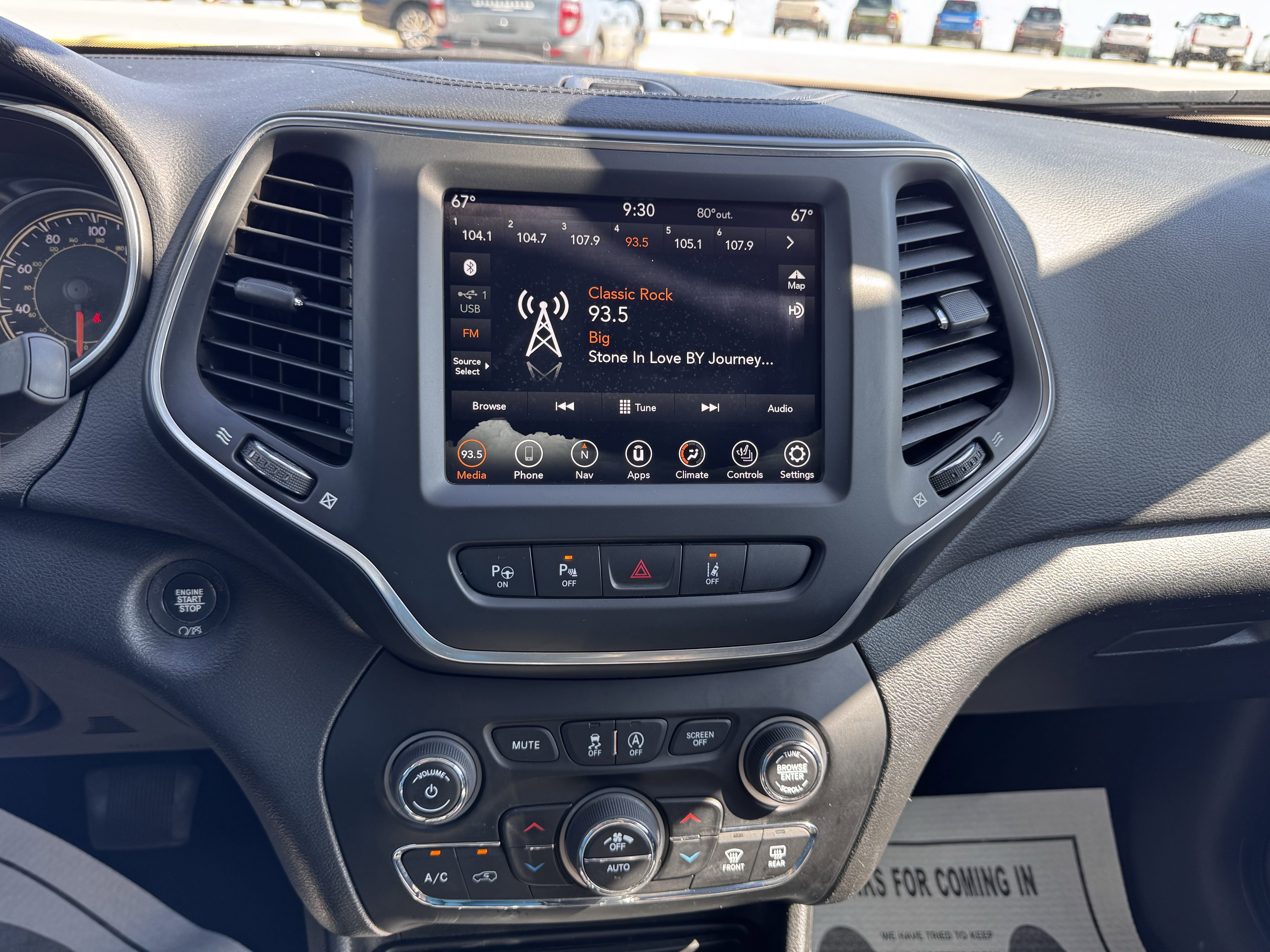 Used 2023 Jeep Cherokee Altitude Lux image 20