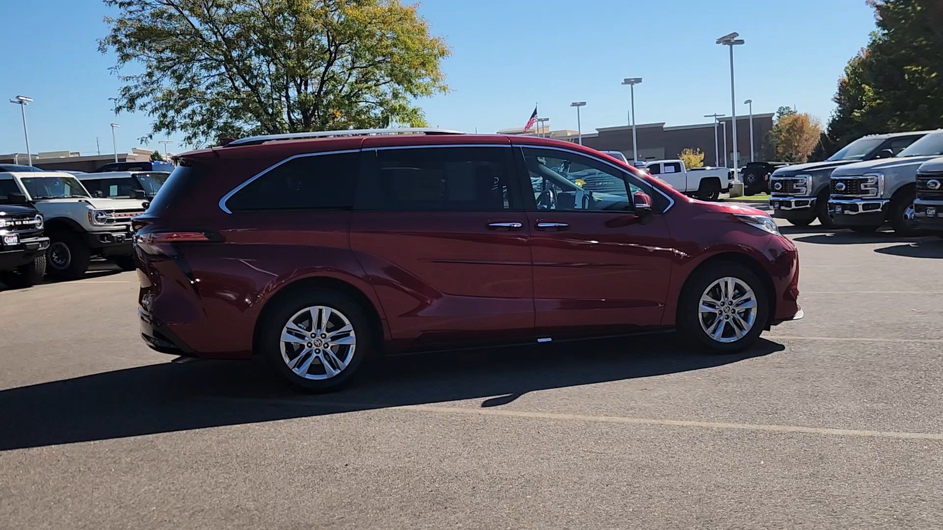 Used 2025 Toyota Sienna Limited AWD/4WD image 12