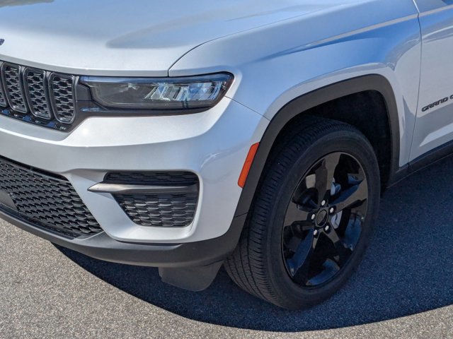Used 2023 Jeep Grand Cherokee Altitude image 10