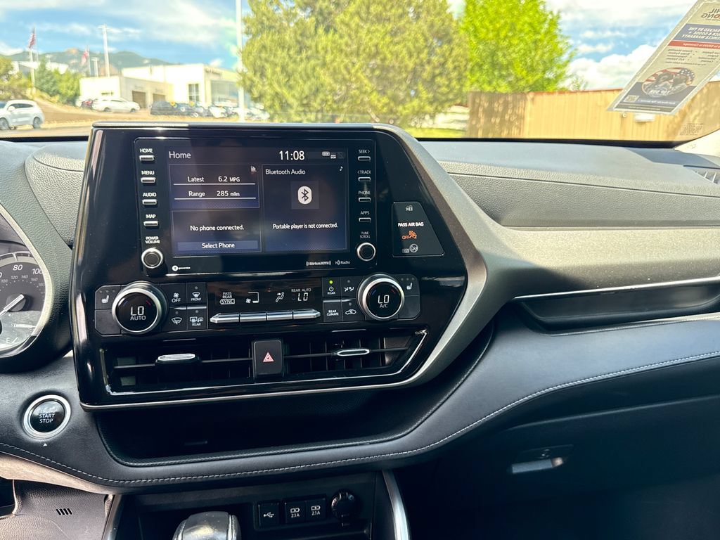 Used 2021 Toyota Highlander XLE AWD/4WD image 16