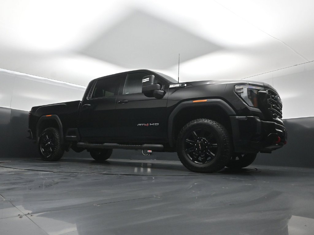 Used 2024 GMC Sierra 2500 AT4 w/ Technology Package AWD/4WD image 4
