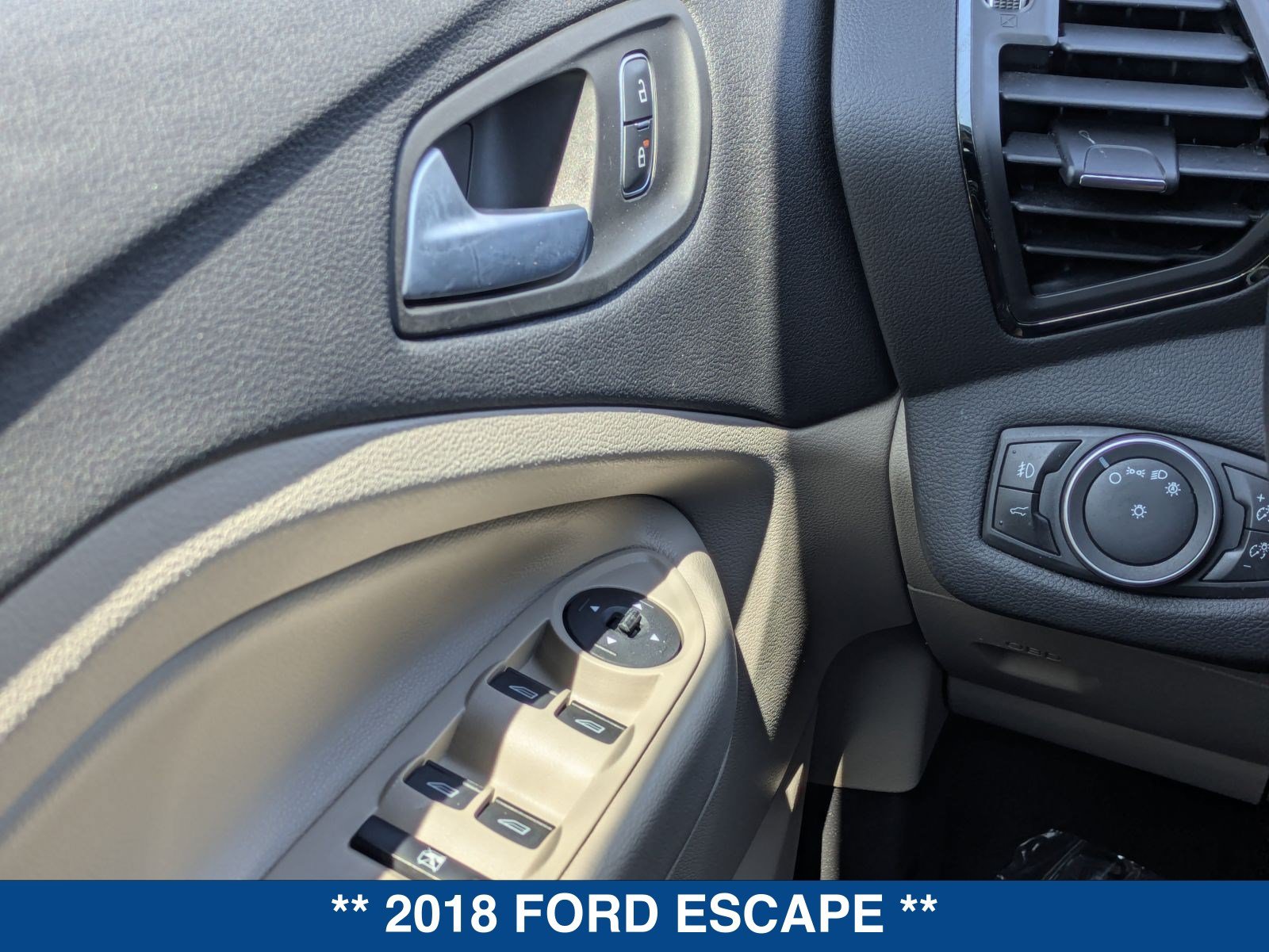 Certified 2018 Ford Escape SEL FWD image 24