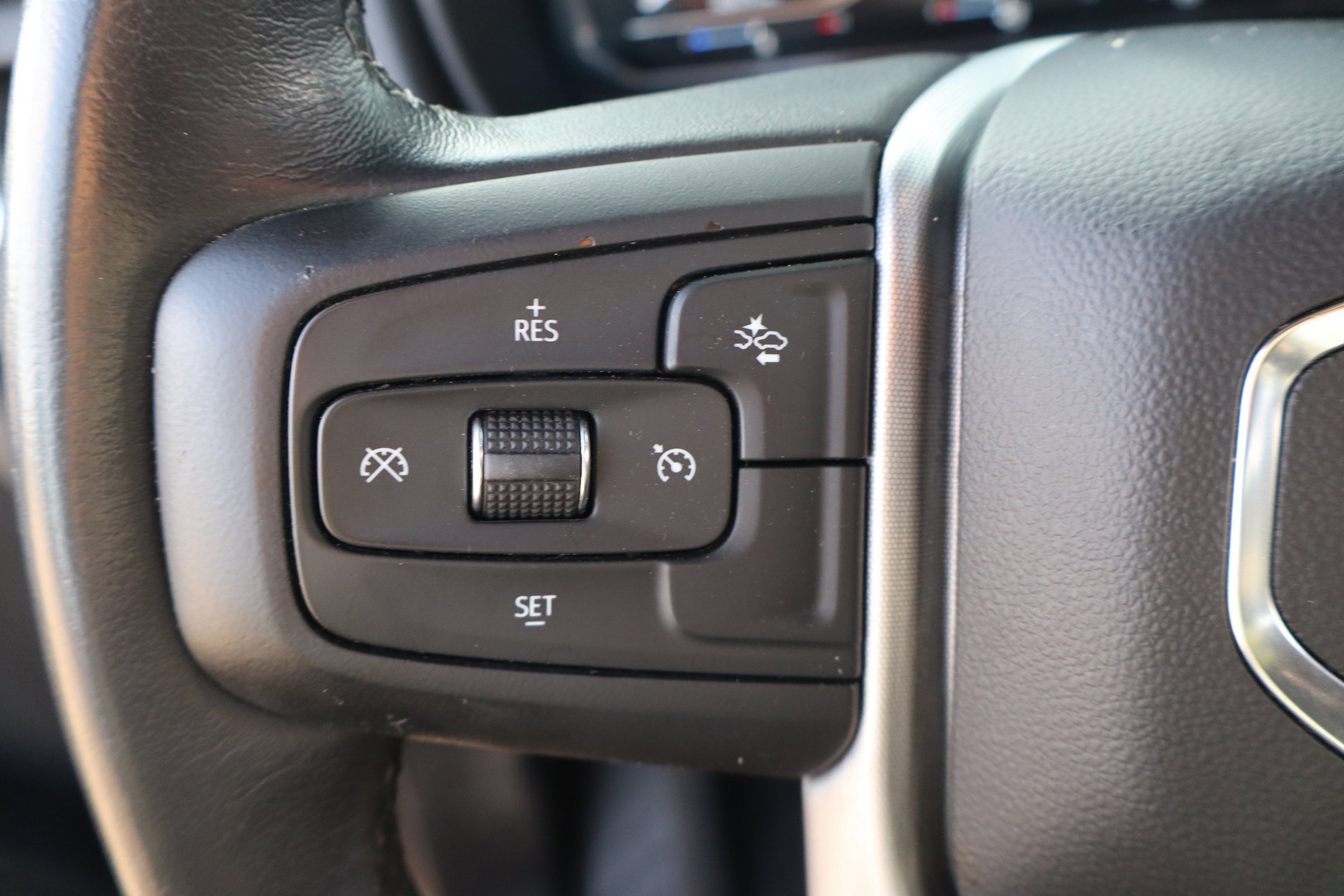 Used 2023 GMC Yukon SLT AWD/4WD image 15