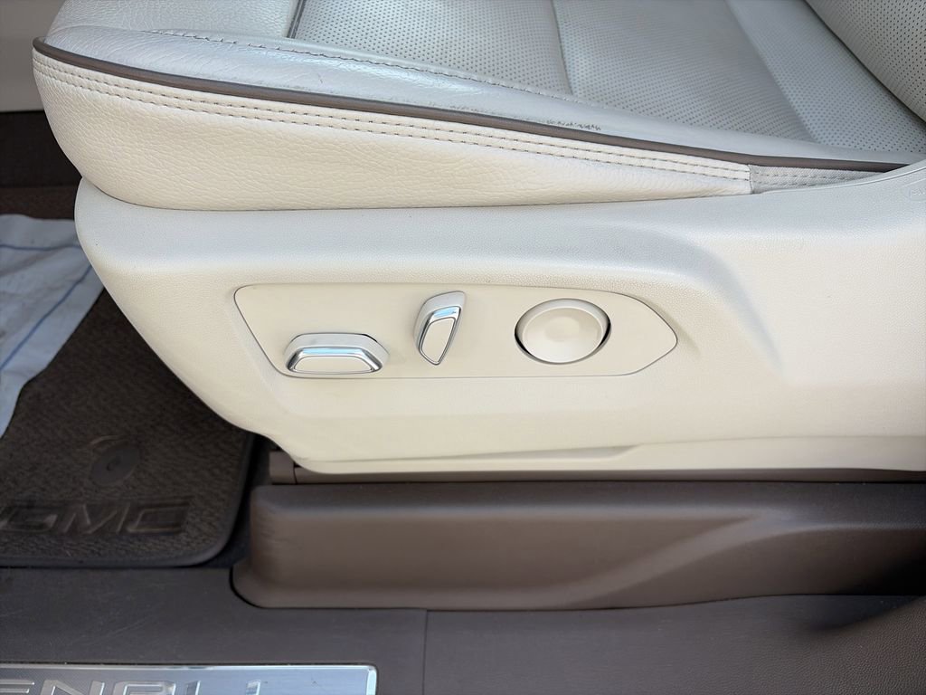 Used 2023 GMC Yukon Denali AWD/4WD image 13