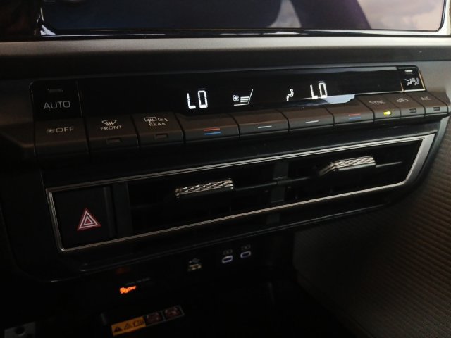 Used 2025 Toyota Camry SE FWD image 12