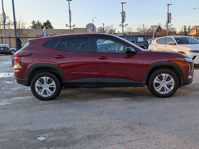 Used 2025 Chevrolet Trax LS FWD image 3