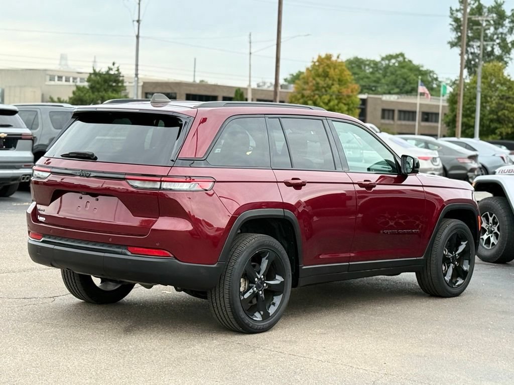 Used 2023 Jeep Grand Cherokee Altitude AWD/4WD image 35