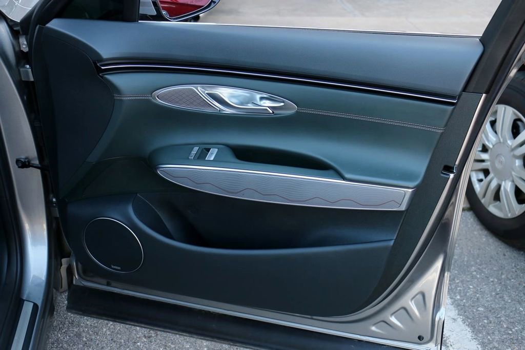 Used 2023 Genesis GV70 2.5T w/ Advanced Package image 37