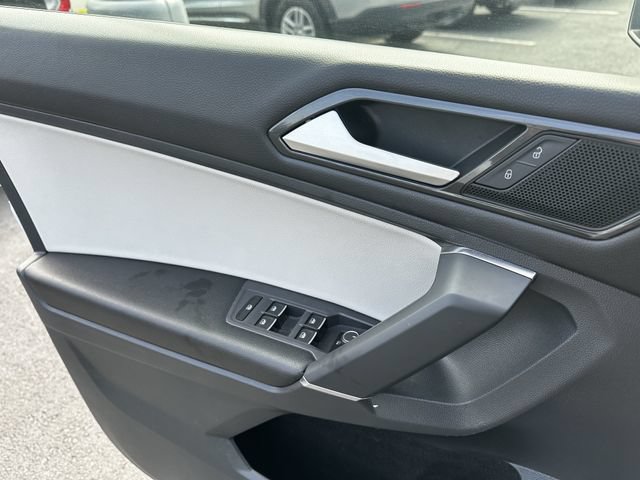 Used 2018 Volkswagen Tiguan SEL AWD/4WD image 31