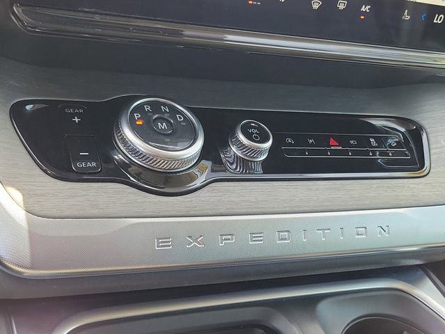Certified 2025 Ford Expedition Platinum AWD/4WD image 11