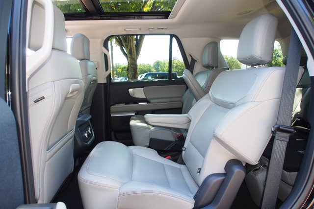 Certified 2025 Ford Expedition Active AWD/4WD image 25