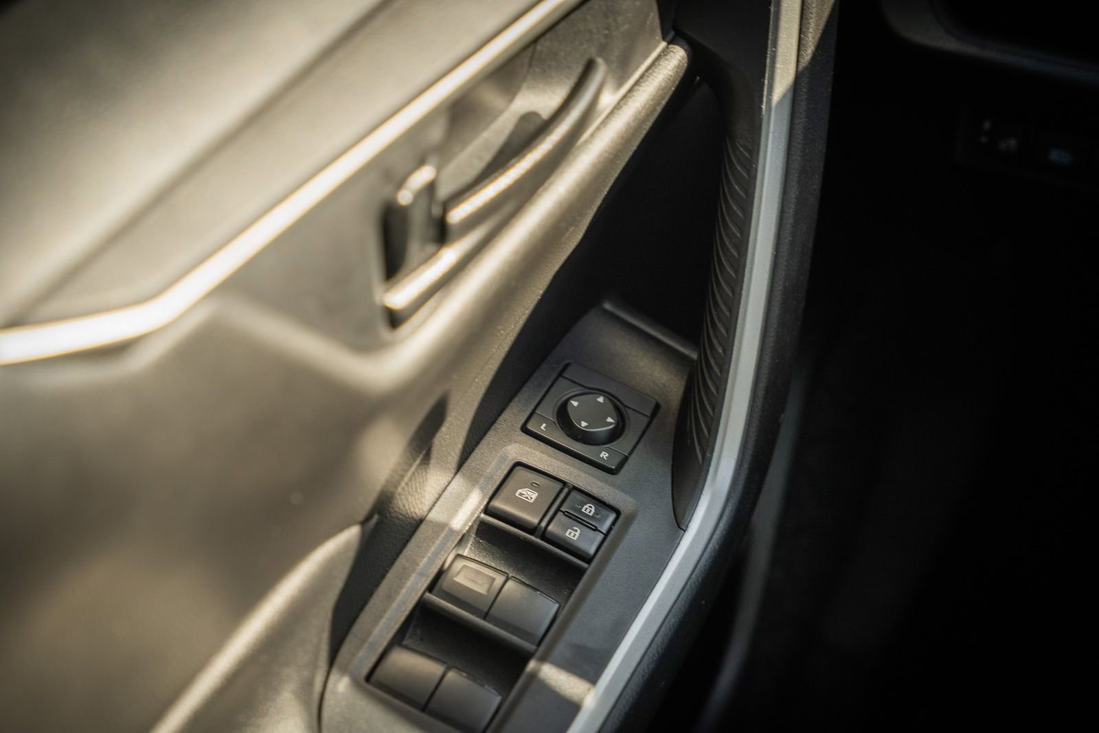 Used 2020 Toyota RAV4 LE FWD image 26