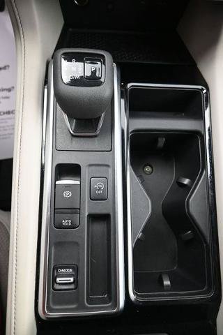Used 2023 Nissan Pathfinder SL FWD image 19