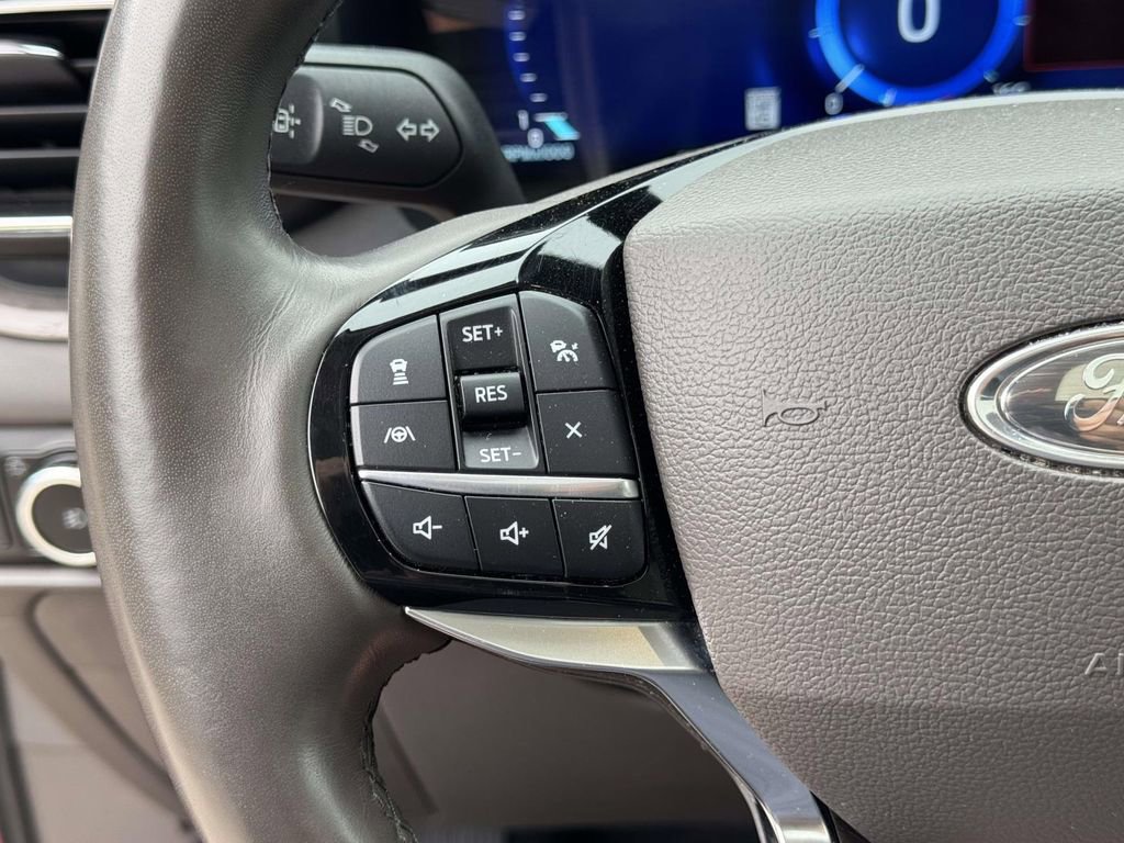 Certified 2023 Ford Explorer Platinum w/ Technology Package AWD/4WD image 10