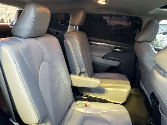 Used 2022 Toyota Highlander Limited image 10