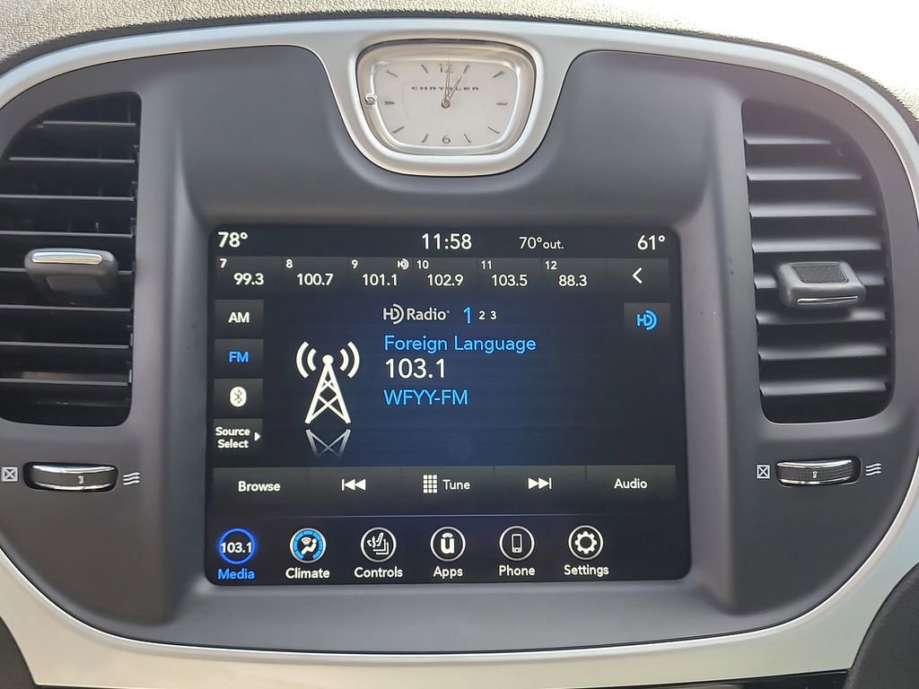 Used 2023 Chrysler 300 Touring L image 20