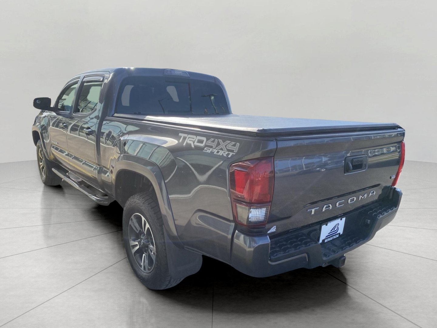 Used 2019 Toyota Tacoma SR5 AWD/4WD image 10