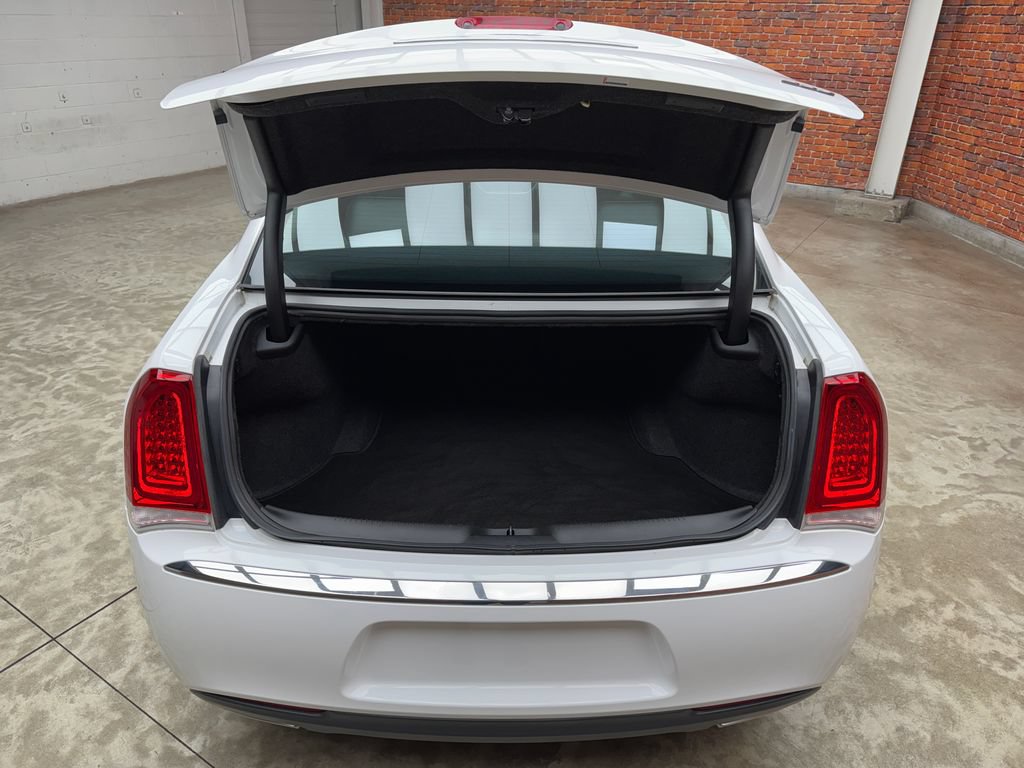 Used 2019 Chrysler 300 Limited RWD image 27