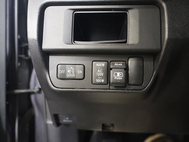 Used 2017 Toyota Tacoma TRD Sport w/ Tow Package (A/T) image 15