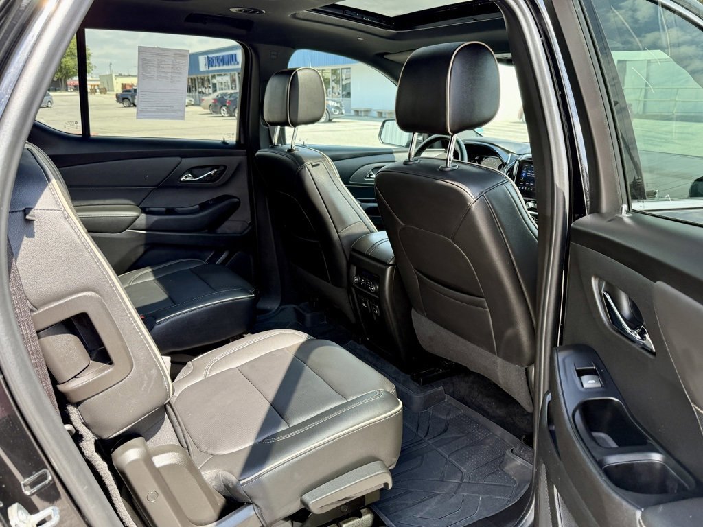 Used 2023 Chevrolet Traverse Premier image 21