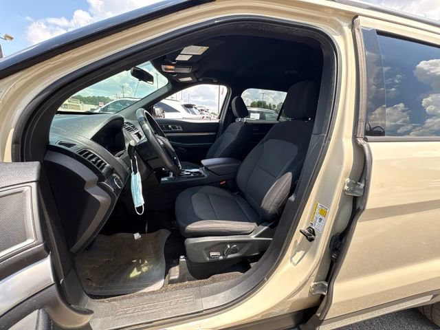 Certified 2018 Ford Explorer XLT FWD image 6