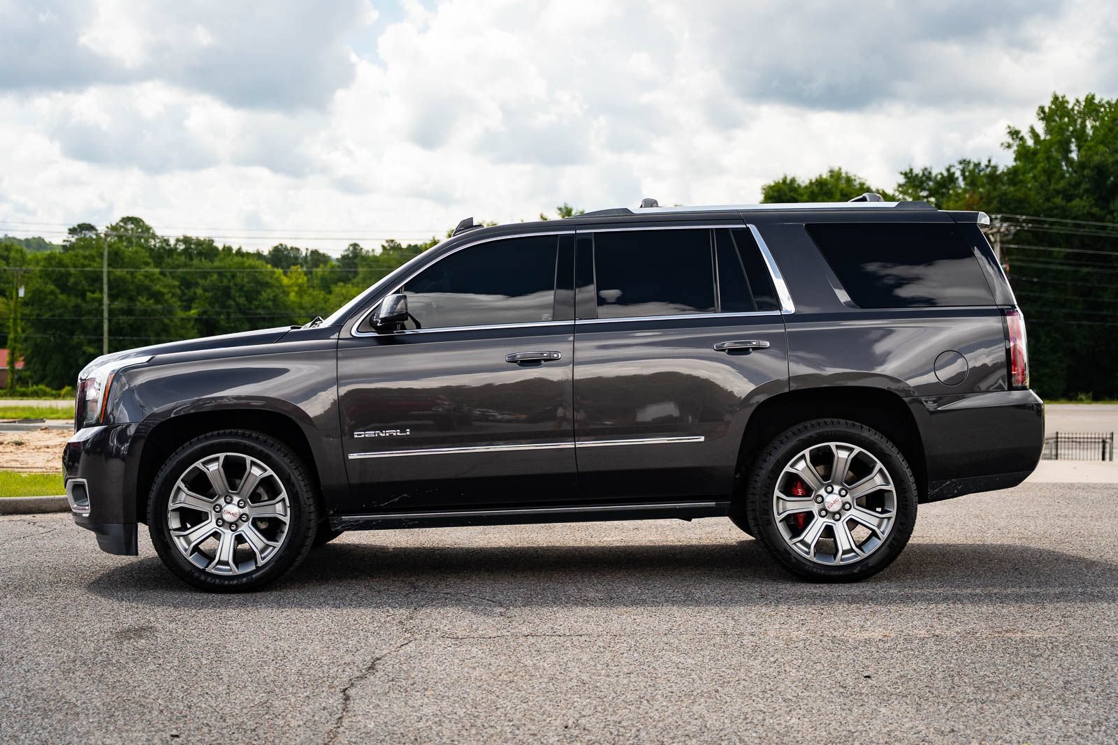 Used 2017 GMC Yukon Denali w/ Open Road Package RWD image 4